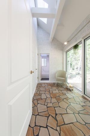 勾配天井のコンサバトリー