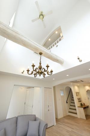 古木の梁と吹抜