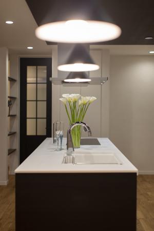 アイランドキッチンとハイドア