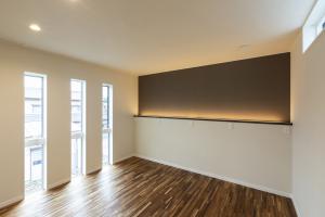 寝室とベッドヘッドの間接照明