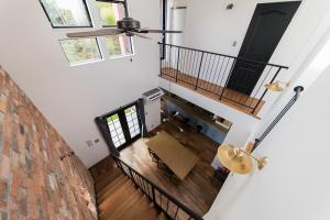 大きな吹抜と２階ホール