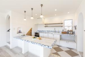 大理石とタオルのオーダーキッチン