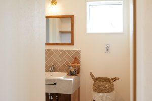 ヘリンボーンの洗面タイル