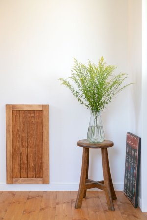 玄関ホールと扉付ニッチ