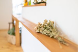 テーブルにつながるカウンター